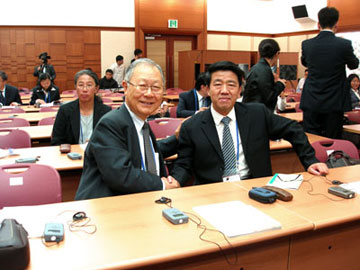 At the EASTICA Seminar: Mr. Takayama, President of the National Archives of Japan (left), and Mr. Duan, Deputy Director General of the State Archives Administration of China