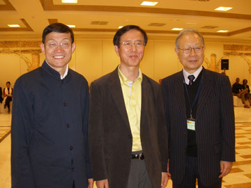 Director-General Yang (State Archives Administration of China), 
President Song (National Archives of Korea) and 
President Takayama
