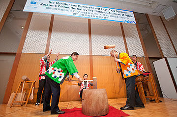 Presidents Song and Takayama in mochi pounding