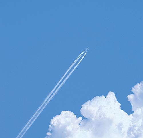 青空と飛行機の写真