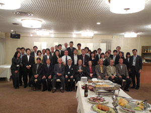 057_05_02 写真2 参加者全員での記念撮影