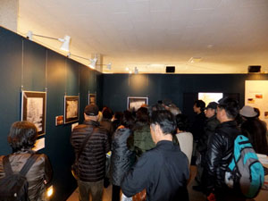 058_04_01 「紀行作家シドモア写真展-明治時代の宮島がよみがえる-」の様子
