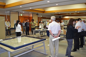 61_04_03 平成28年度資料展示会の様子