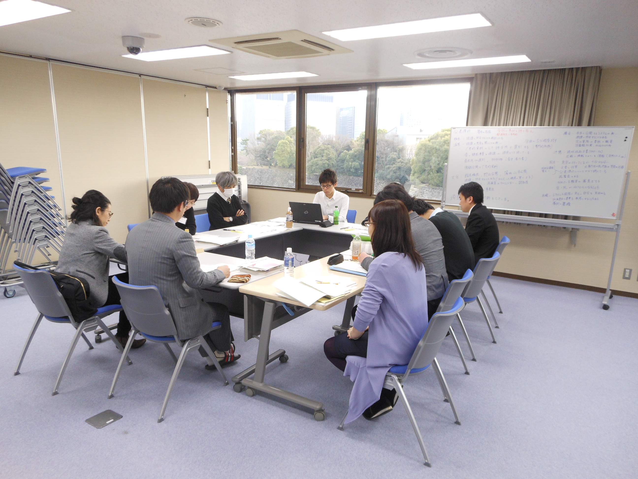 4-2 2班グループ討論の様子(2)