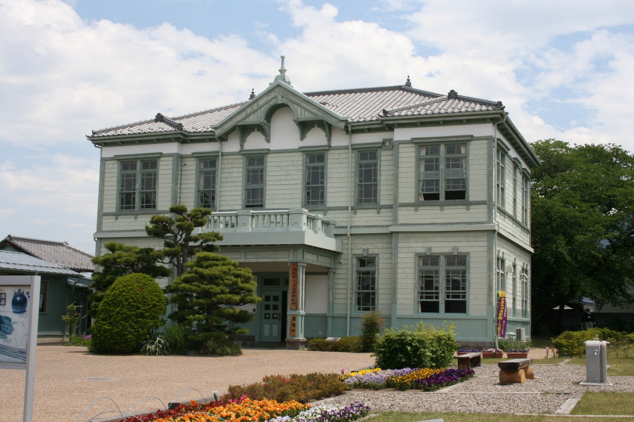 文書館が入る旧上高井郡役所全景（県内に残る唯一の郡役所の建物・大正6年新築）