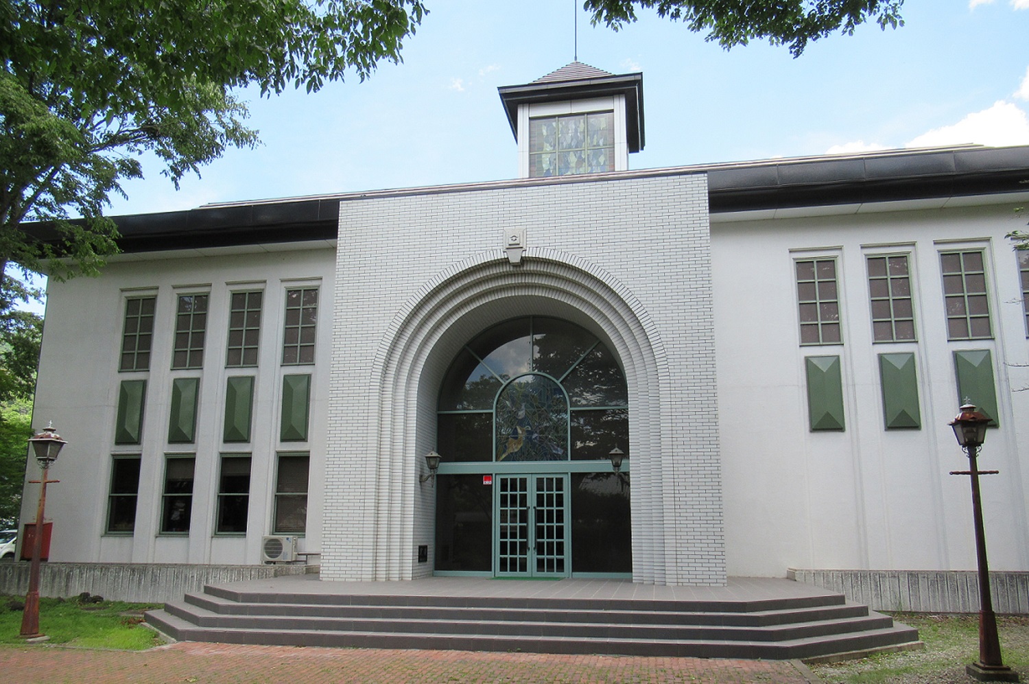 上田市公文書館正面