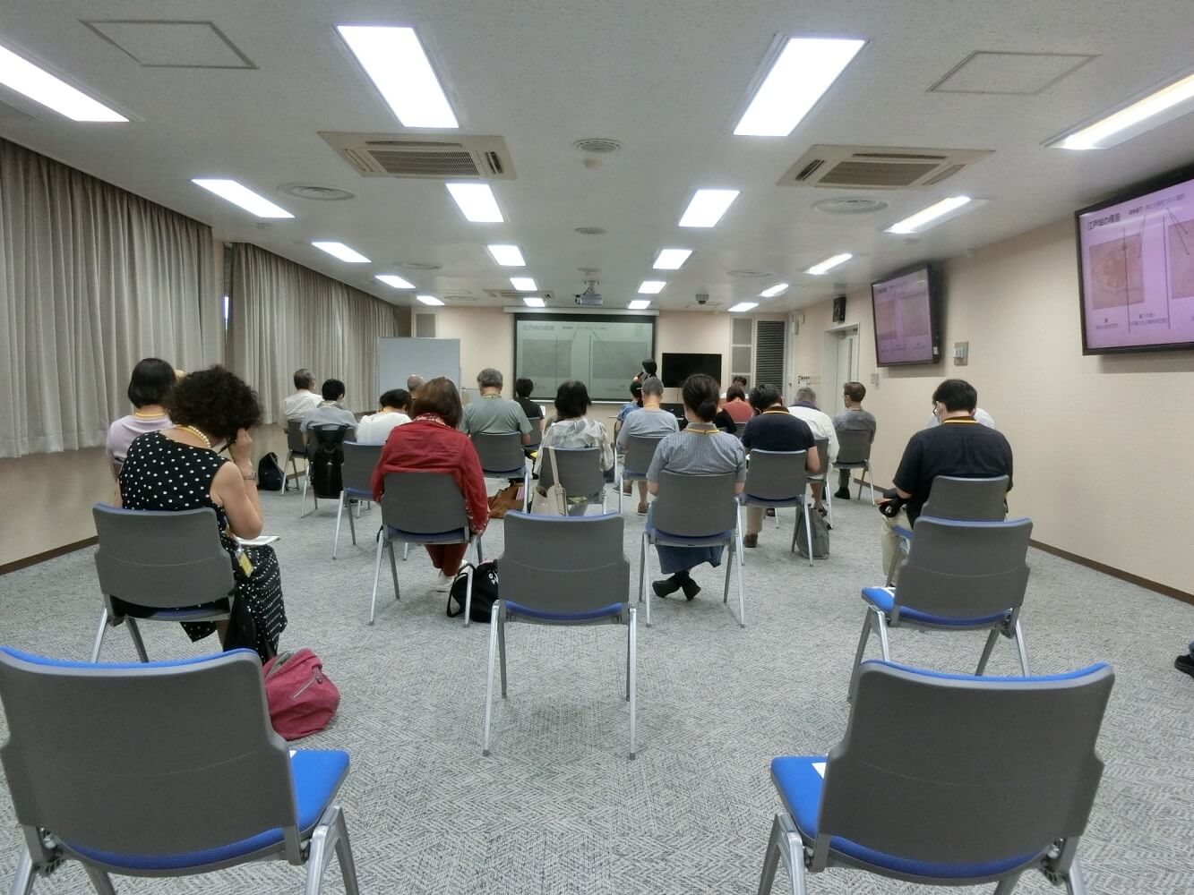 展示解説会の様子(令和4年8月17日開催)